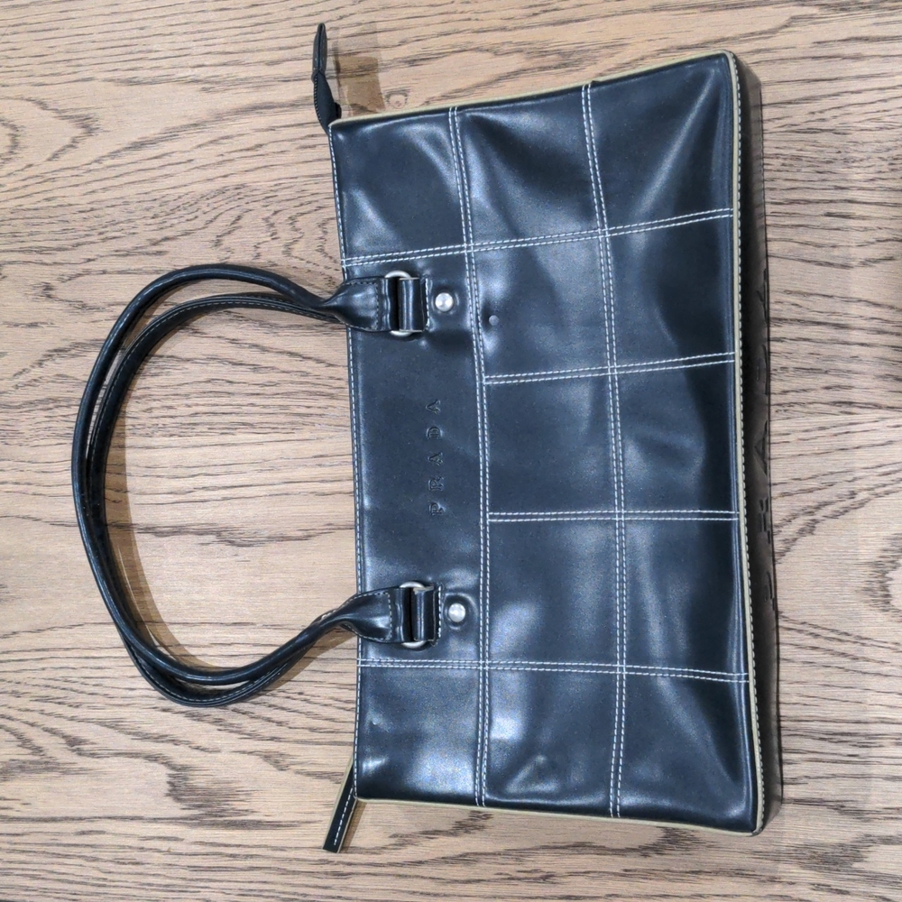 Slim shoulders bag.